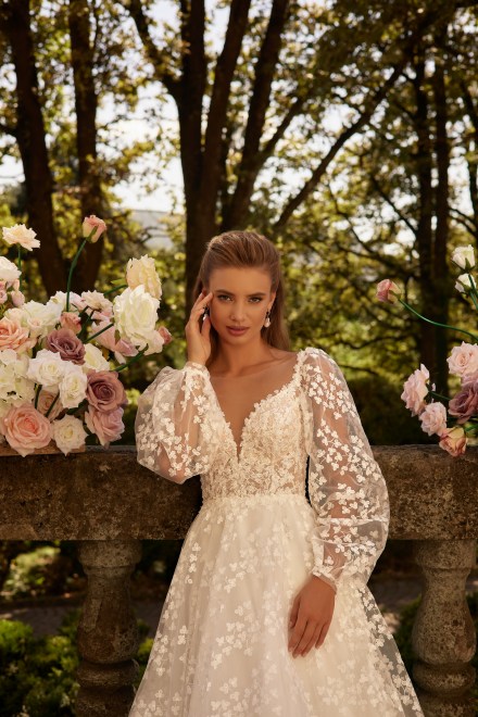 https://www.sposa-lia.com/images/stories/virtuemart/product/2) Regina.jpg